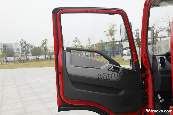 Yuejin Chaoyue C500-33 156 hp 4X2(6 wheels) 4.2m AMT Single Row Flatbed Truck Cab (1) | 86Trucks