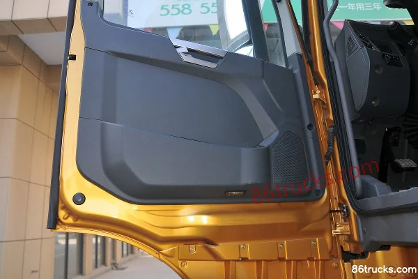 XCMG Hanfeng G9 Gold Edition 550 hp 6X4(10 wheels) tractor truck Cab (1) | 86Trucks