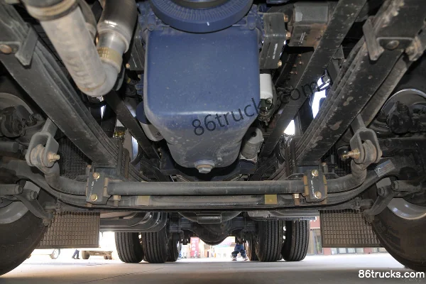 XCMG Hanfeng G9 Gold Edition 550 hp 6X4(10 wheels) tractor truck Chassis (3) | 86Trucks