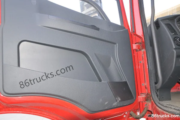 XCMG Hanfeng G5 270 hp 6X4(10 wheels) 8.45m Truck-mounted Crane Cab (3) | 86Trucks