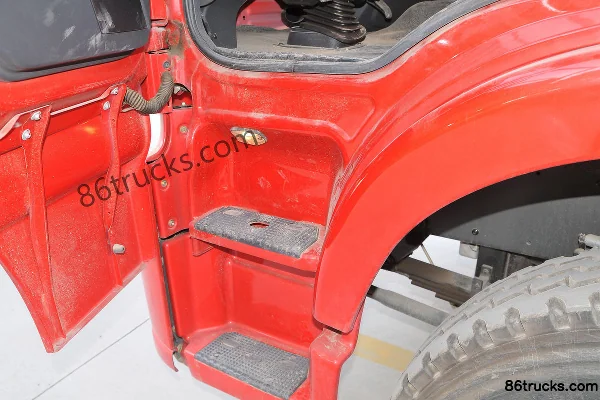 XCMG Hanfeng G5 270 hp 6X4(10 wheels) 8.45m Truck-mounted Crane Cab (1) | 86Trucks