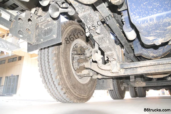 XCMG Hanfeng G7 375 hp 8X4(12 wheels) 5.5 cubic meter concrete mixer truck Chassis (2) | 86Trucks