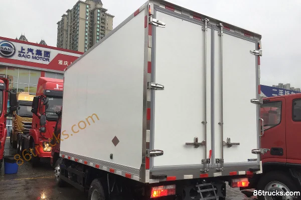 JAC Kangling H6 156 hp 4X2(6 wheels) 4m refrigerated truck Exterior (3) | 86Trucks