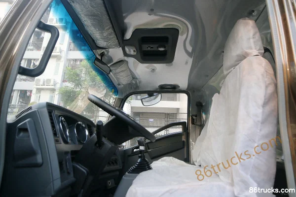 Sinotruk HOWO Hanhan 2019 Tech Edition 143 hp 4X2(6 wheels) 4.15m single-row van light truck Cab (1) | 86Trucks