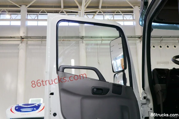 Dongfeng Commercial Vehicle Tianlong 350 ch 8X4(12 roues) camion citerne à huile en aluminium (marque Chusheng) Cabine (2) | 86Trucks