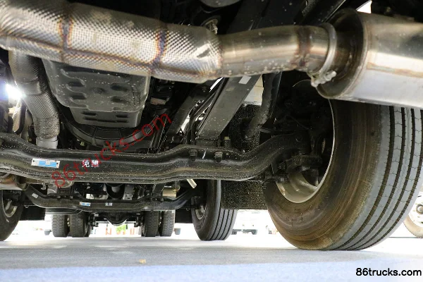 Dongfeng Commercial Vehicle Tianlong 350 ch 8X4(12 roues) camion citerne à huile en aluminium (marque Chusheng) Châssis (3) | 86Trucks