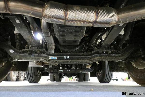 Dongfeng Commercial Vehicle Tianlong 350 ch 8X4(12 roues) camion citerne à huile en aluminium (marque Chusheng) Châssis (1) | 86Trucks