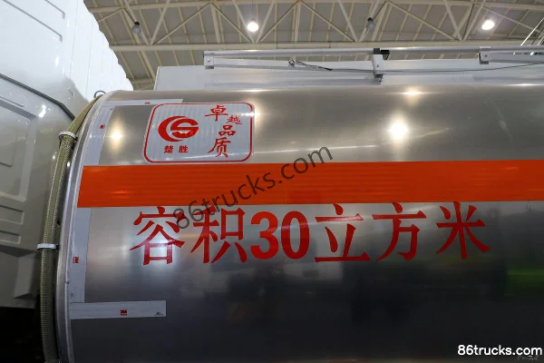 Dongfeng Commercial Vehicle Tianlong 350 ch 8X4(12 roues) camion citerne à huile en aluminium (marque Chusheng) Carrosserie (1) | 86Trucks