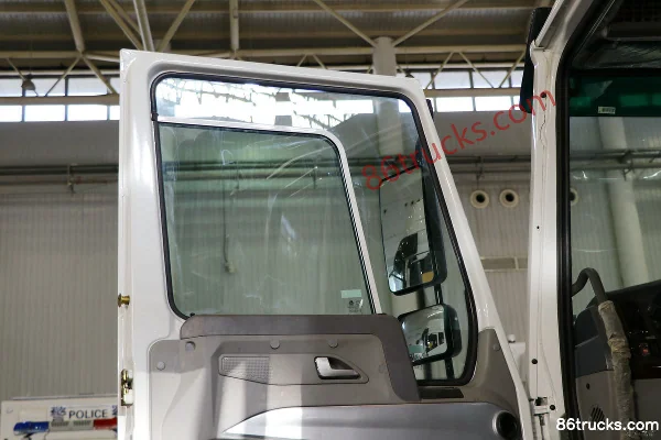 Sinotruk HOWO-7 380hp 8X4(12 wheels) Wrecker Truck (Chusheng Brand) Cab (2) | 86Trucks