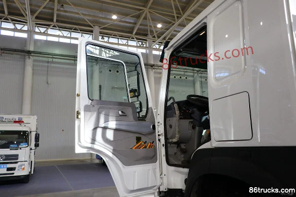 Sinotruk HOWO-7 380hp 8X4(12 wheels) Wrecker Truck (Chusheng Brand) Cab (1) | 86Trucks