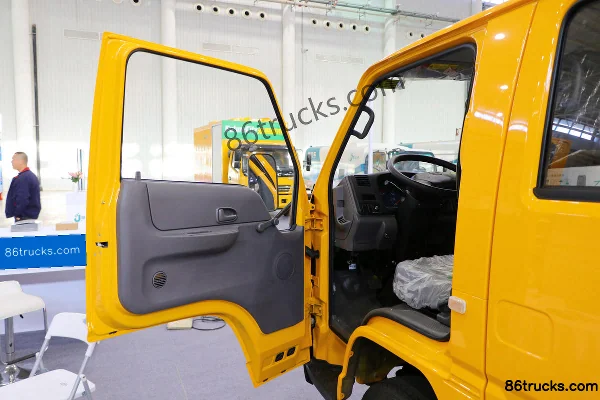 JMC Shunda 115hp 4X2(6 wheels) Double Row Aerial Work Truck (Runzhixing Brand) Cab (1) | 86Trucks