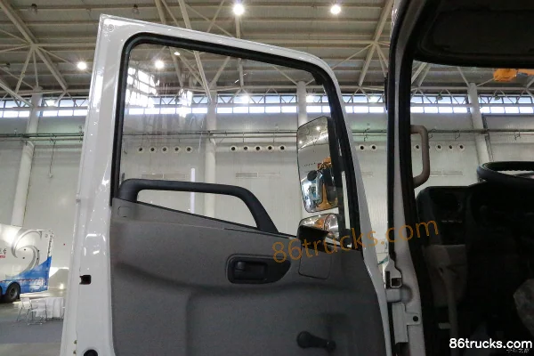 Dongfeng Commercial Vehicle Tianjin 210hp 4X2(6 wheels) Aerial Work Truck (Runzhixing Brand) Cab (2) | 86Trucks