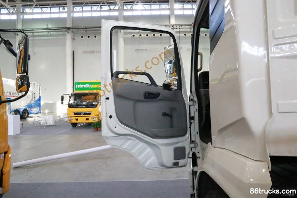 Dongfeng Commercial Vehicle Tianjin 210hp 4X2(6 wheels) Aerial Work Truck (Runzhixing Brand) Cab (1) | 86Trucks
