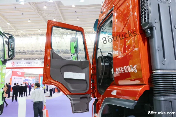 Dongfeng Liuqi Chenglong H5 camion moyen 245 ch 4X2(6 roues) camion porteur fourgon 9,7 m (China VI) Cabine (1) | 86Trucks