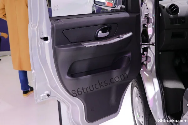 Dongfeng C51 2019 Standard 1.5L 112 hp 4X2(6 wheels) gasoline 3m single-row flatbed mini truck (China VI) Cab (3) | 86Trucks