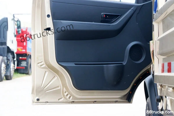 NanJun Ruishuai F Series 1.6L 122 hp 4X2(6 wheels) Gasoline 3.4m Single Row Flatbed Mini Truck (NJA1033) Cab (3) | 86Trucks
