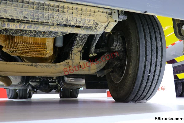 DongfengLiuqi Chenglong T7 poids lourd 560 ch 6X4(10 roues) tracteur routier à capot (China VI) Châssis (3) | 86Trucks