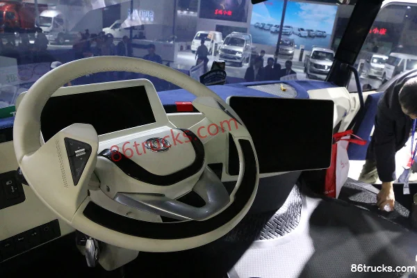 Dongfeng Commercial Vehicle Tianlong heavy truck 450 hp 4X2(6 wheels) tractor truck Cab (3) | 86Trucks