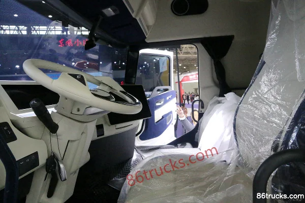 Dongfeng Commercial Vehicle Tianlong heavy truck 450 hp 4X2(6 wheels) tractor truck Cab (1) | 86Trucks