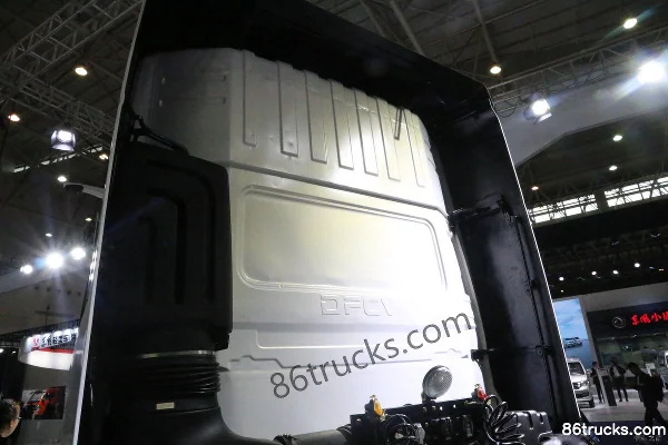 Dongfeng Commercial Vehicle Tianlong heavy truck 450 hp 4X2(6 wheels) tractor truck Chassis (3) | 86Trucks