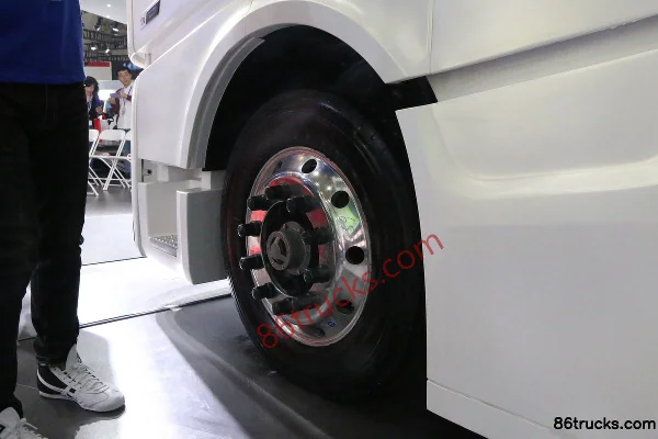 Dongfeng Commercial Vehicle Tianlong heavy truck 450 hp 4X2(6 wheels) tractor truck Chassis (2) | 86Trucks