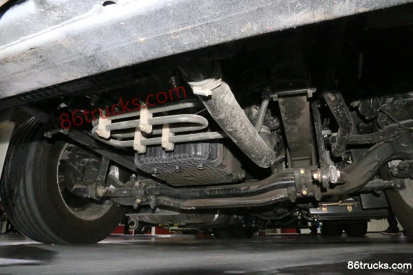 Dongfeng Commercial Vehicle Tianlong heavy truck 450 hp 4X2(6 wheels) tractor truck Chassis (1) | 86Trucks