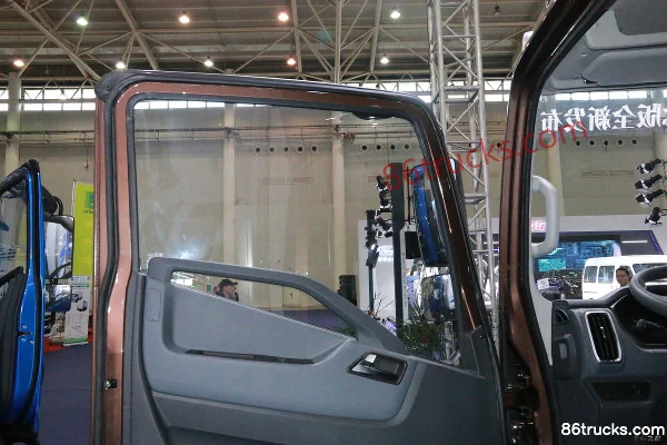 Yuejin Chaoyue C500-33 156 ch 4X2(6 roues) camion frigorifique 4,09 m Cabine (2) | 86Trucks