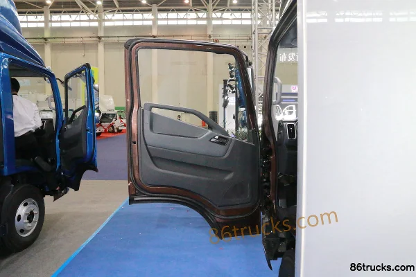 Yuejin Chaoyue C500-33 156 ch 4X2(6 roues) camion frigorifique 4,09 m Cabine (1) | 86Trucks