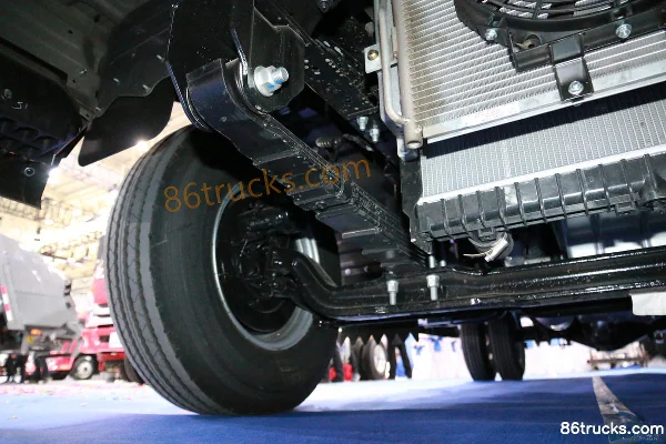 Yuejin Chaoyue C500-33 156 ch 4X2(6 roues) camion frigorifique 4,09 m Châssis (2) | 86Trucks