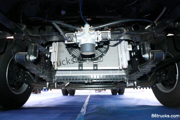 Yuejin Chaoyue C500-33 156 ch 4X2(6 roues) camion frigorifique 4,09 m Châssis (1) | 86Trucks