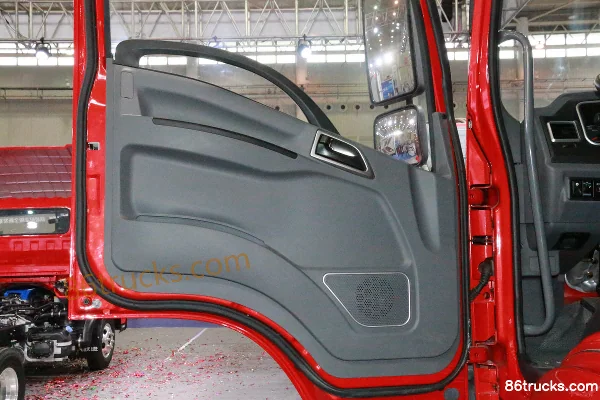 Yuejin Kaituo T700 220 hp 6X2(8 wheels) 6.7m dump truck Cab (3) | 86Trucks