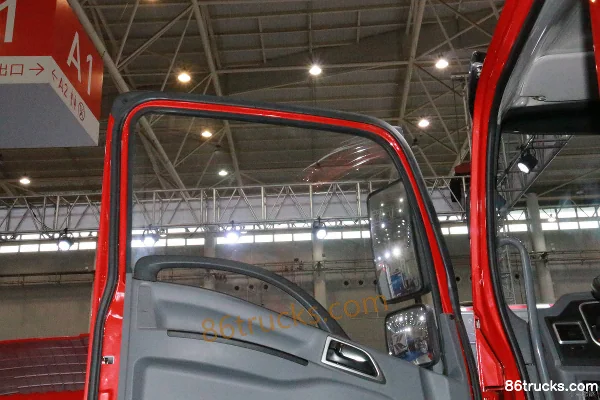 Yuejin Kaituo T700 220 hp 6X2(8 wheels) 6.7m dump truck Cab (2) | 86Trucks