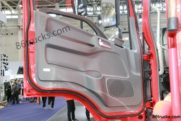 JAC Gallop A6LII Medium Truck 195 hp 4X2(6 wheels) 7.8m Wingside Box Cargo Truck Cab (3) | 86Trucks