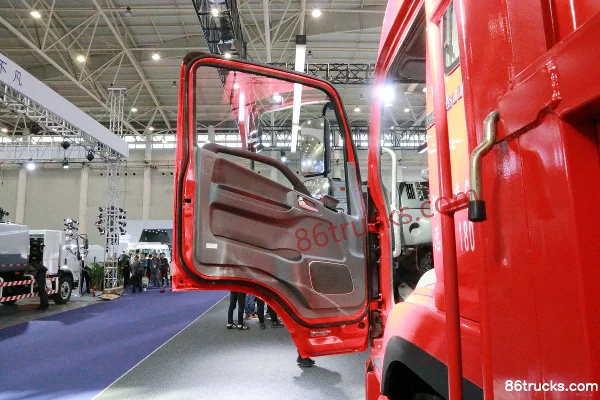 JAC Gallop A6LII Medium Truck 195 hp 4X2(6 wheels) 7.8m Wingside Box Cargo Truck Cab (1) | 86Trucks