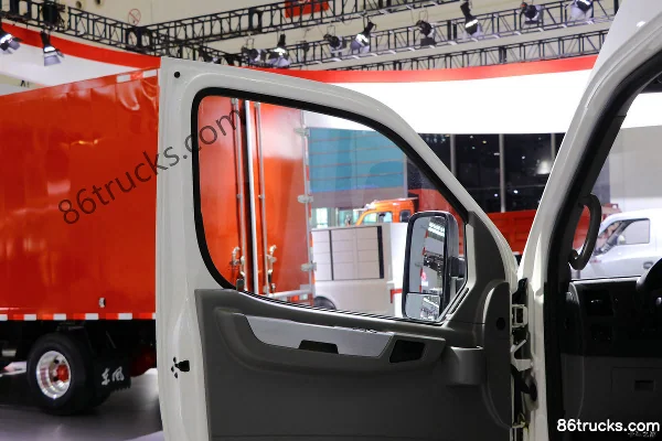Dongfeng Yufeng V9 2,3L 136 ch toit moyen fourgon utilitaire haut de gamme Cabine (2) | 86Trucks