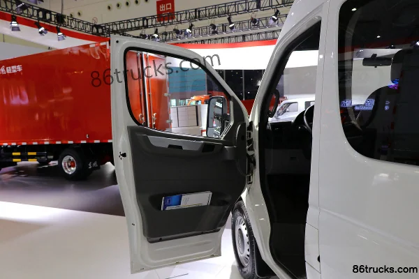 Dongfeng Yufeng V9 2,3L 136 ch toit moyen fourgon utilitaire haut de gamme Cabine (1) | 86Trucks