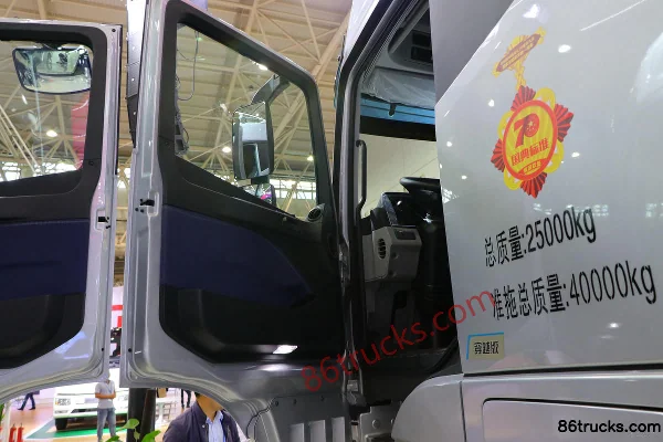 Foton Auman EST-A 6 Series Heavy Truck Crossing Edition 510 hp 6X4(10 wheels) AMT automatic tractor truck Cab (1) | 86Trucks