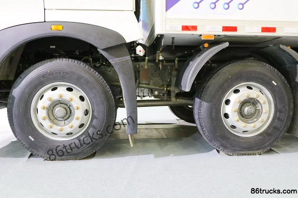 Sinotruk HOWO T7H 440ch 8X4(12 roues) camion frigorifique pour viande suspendue (marque Hongchang Tianma) (China VI) Châssis (1) | 86Trucks