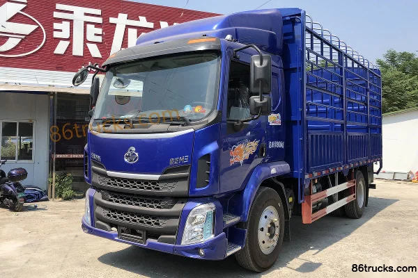Dongfeng Liuqi New Chenglong M3 200 hp 4X2(6 wheels) 6.2 m Stake Truck Exterior (3) | 86Trucks