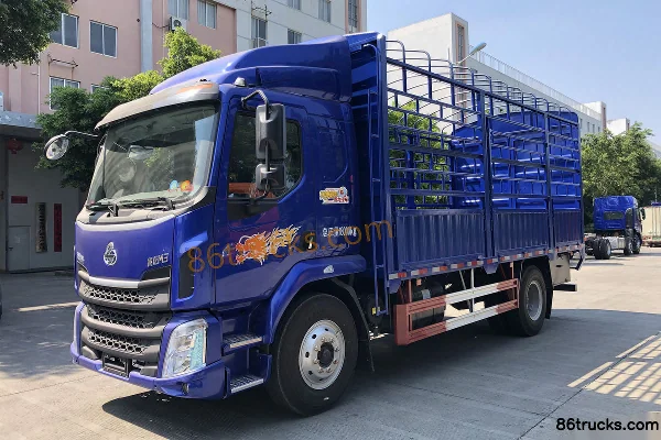Dongfeng Liuqi New Chenglong M3 200 hp 4X2(6 wheels) 6.2 m Stake Truck Exterior (2) | 86Trucks