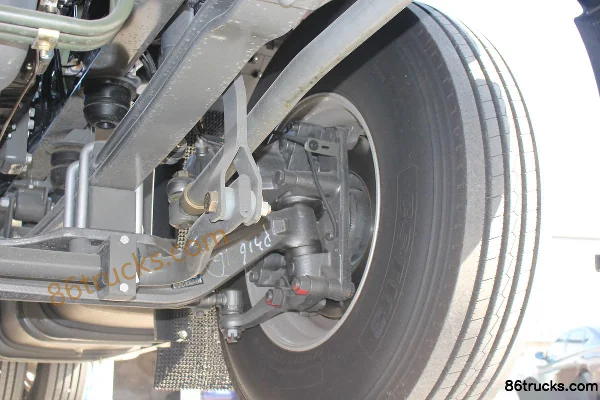Sinotruk HOWO T7H Heavy Truck 540 hp 4X2(6 wheels) Tractor Truck Chassis (3) | 86Trucks