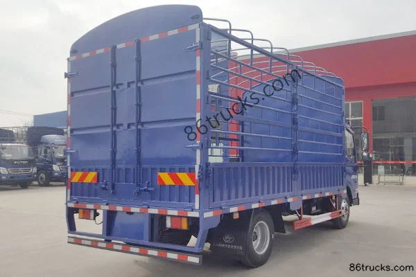 Dongfeng Liuqi Chenglong L2 116hp 4X2(6 wheels) 4.2m Single Row Stake Cargo Truck Exterior (2) | 86Trucks