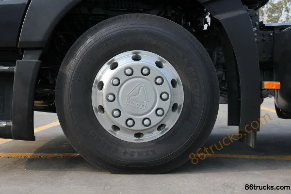 Sinotruk HOWO A7 Series Heavy Truck 420 hp 4X2(6 wheels) Tractor Truck (A7-G Cab) Chassis (1) | 86Trucks