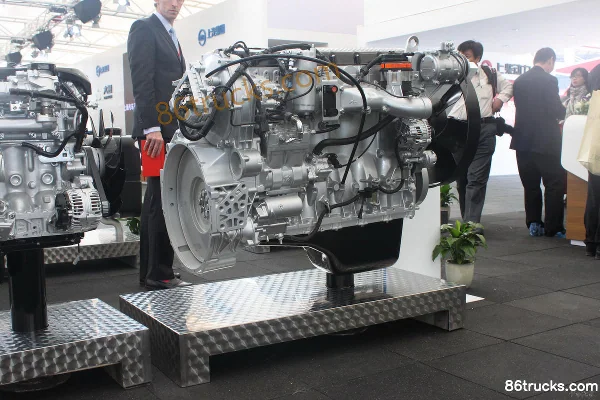 SAIC Fiat Powertrain Hongyan Cursor C9.290 (F2CE0681D*B053) 290 ch 9 L China III moteur diesel Extérieur (2) | 86Trucks