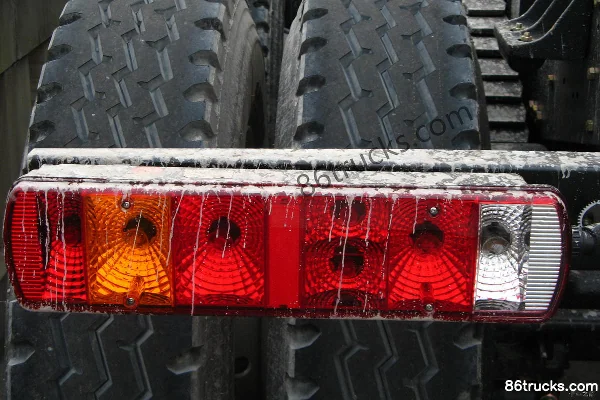 Hongyan Genlyon camion benne 340 ch 8X4(12 roues) 6.5 m (châssis) (3) | 86Trucks