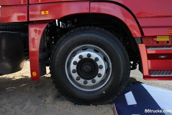 Foton Auman GTL 6 Series Heavy Truck 385 hp 6X4(10 wheels) Tractor Truck (GTL-2490 High Roof Standard Cab) Chassis (1) | 86Trucks