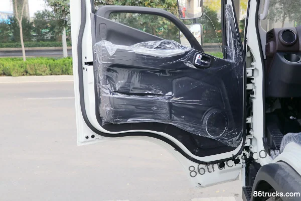 Foton Times Leading 160hp 4X2(6 wheels) 3.82m Semi-row Flatbed Light Truck Cab (3) | 86Trucks