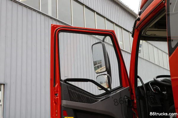 FAW Jiefang J6P heavy truck Composite 350hp 8X4(12 wheels) 9.5m stake truck Cab (2) | 86Trucks