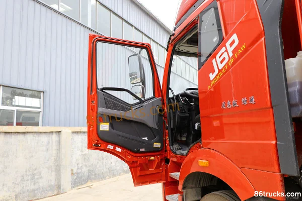 FAW Jiefang J6P heavy truck Composite 350hp 8X4(12 wheels) 9.5m stake truck Cab (1) | 86Trucks
