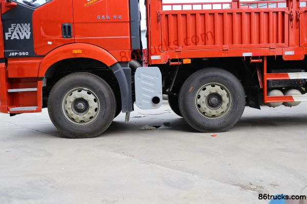 FAW Jiefang J6P heavy truck Composite 350hp 8X4(12 wheels) 9.5m stake truck Chassis (1) | 86Trucks